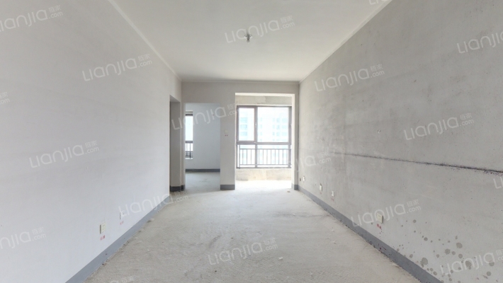 房子中高楼层，户型方正没有浪费空间，房子集中供暖-客厅