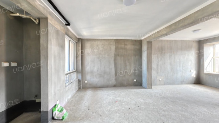 新兴岚湾一期西区二手房实景图