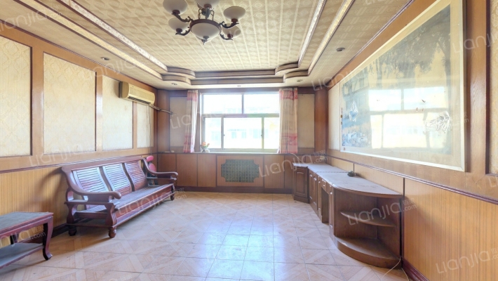 房本满五，南北通透三居室，得房率高，还有一个小房-客厅