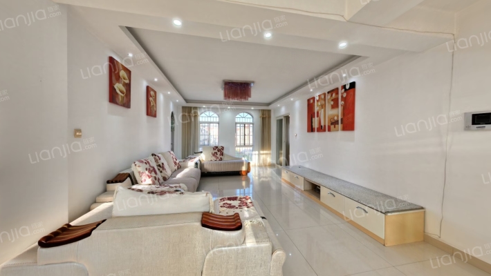 新亚洲体育城水晶堡二手房实景图