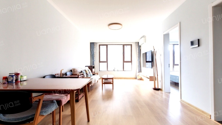 鸿坤大两居，精装修，小区中间位置不临街-客厅