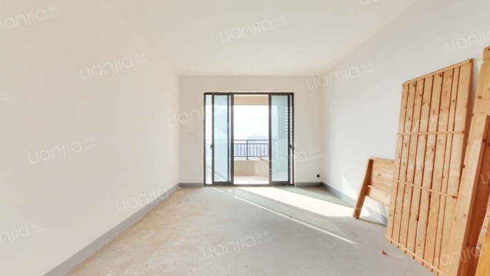 绿地国际博览城二期博隆二手房实景图