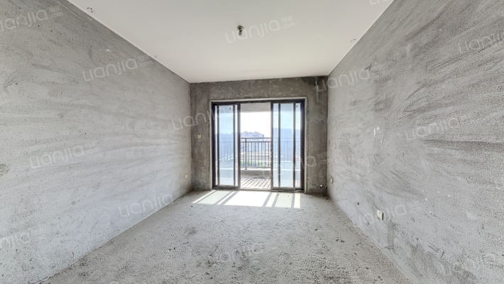 卓越蔚蓝松湖二手房实景图