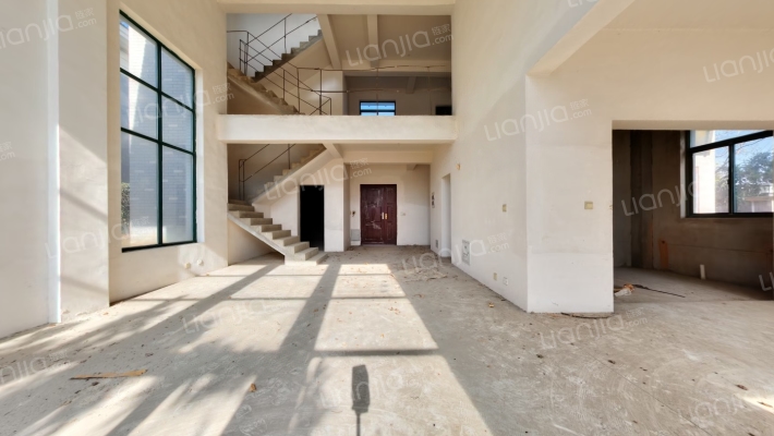 领岛别墅二手房实景图