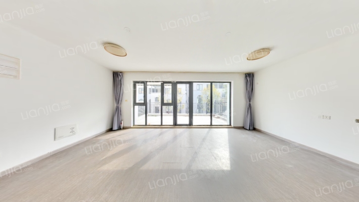 青岛小镇科莫湖二手房实景图