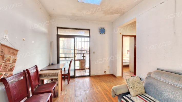 红旗欣居D区二手房实景图