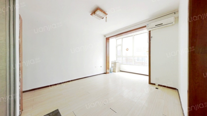 沃华水岸二手房实景图