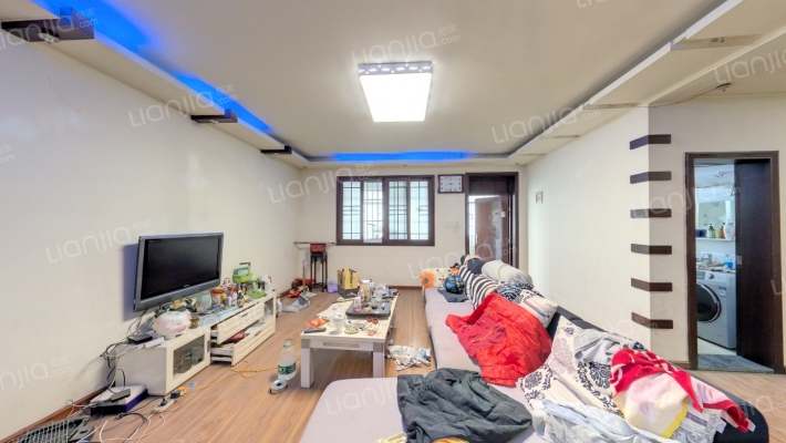 三维大厦二手房实景图