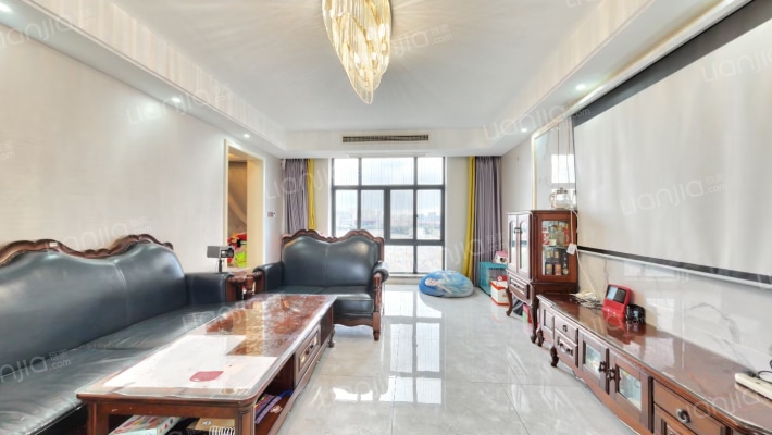 彩虹国际二手房实景图