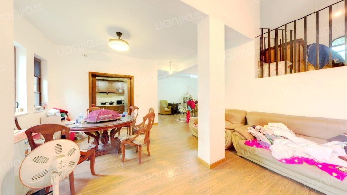 天邻湖景二手房实景图