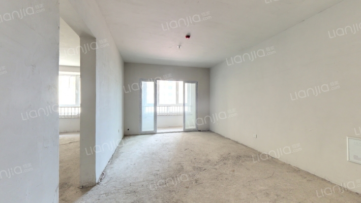 本房子在德信公园北侧 南向两居室 户型好-客厅