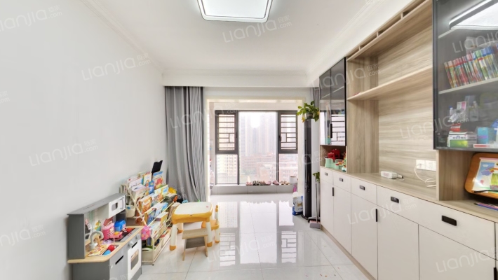 华景川秀丽春江二手房实景图