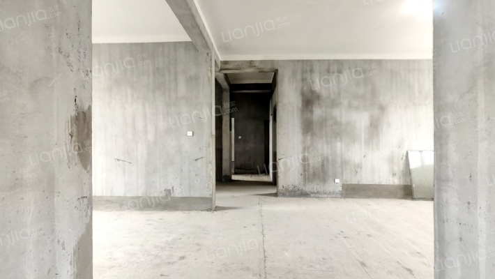 白马郡中苑二手房实景图