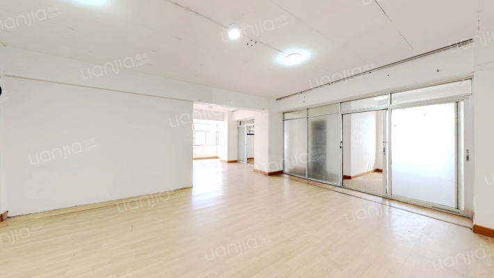 龙跃大厦二手房实景图