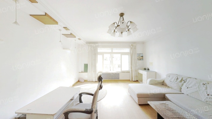 此房满五唯一，税费低，南北通透格局好-客厅