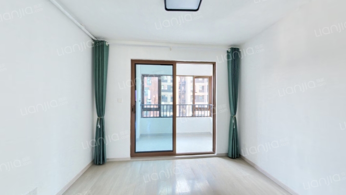 水岸8号B区二手房实景图