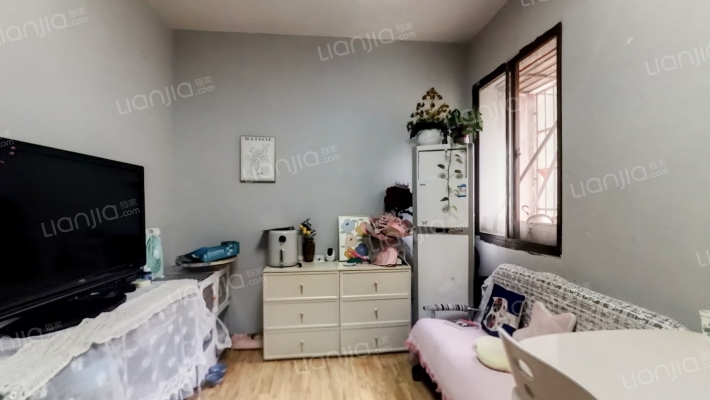 青春小区中区二手房实景图