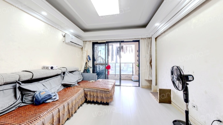 信义湛宝广场二手房实景图