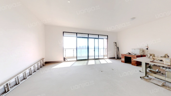 绿地海外滩花苑二手房实景图