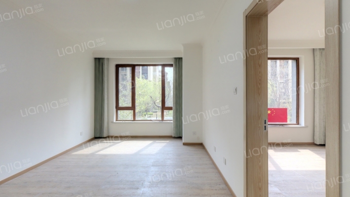 14号楼 视野开阔大2居 精装修 楼层不高 看房方便-客厅