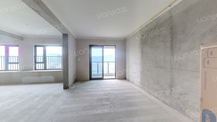 新隆风华鸣翠二手房实景图