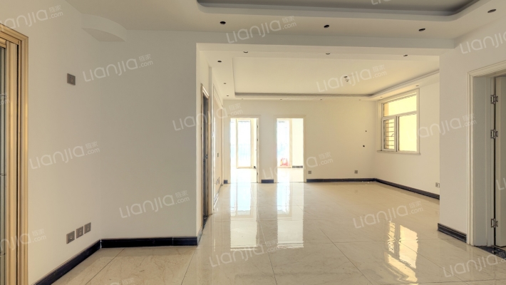 房主诚心出售凯旋门精装修3居两卫，拎包入住，，-客厅