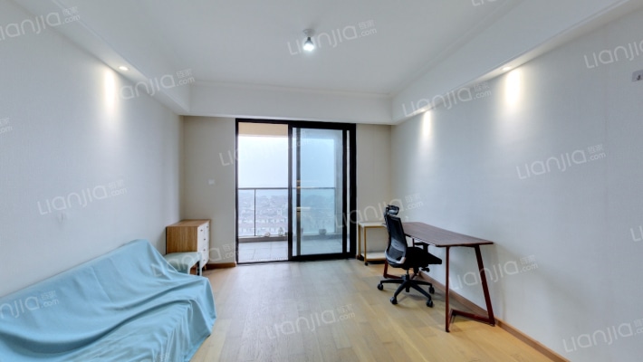 中赫玫瑰园二手房实景图