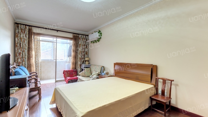 育新新村二手房实景图