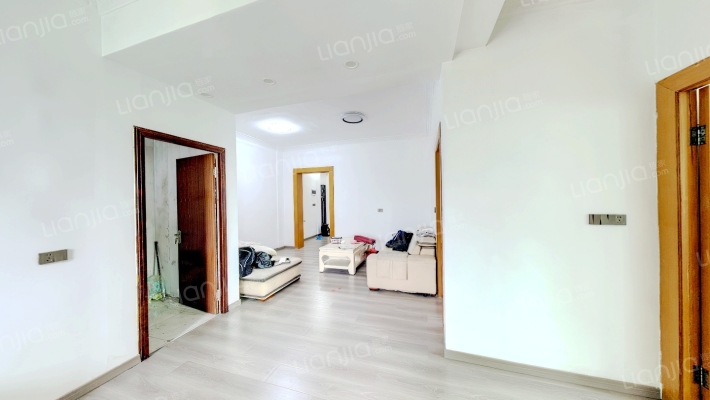 威龙商城二手房实景图