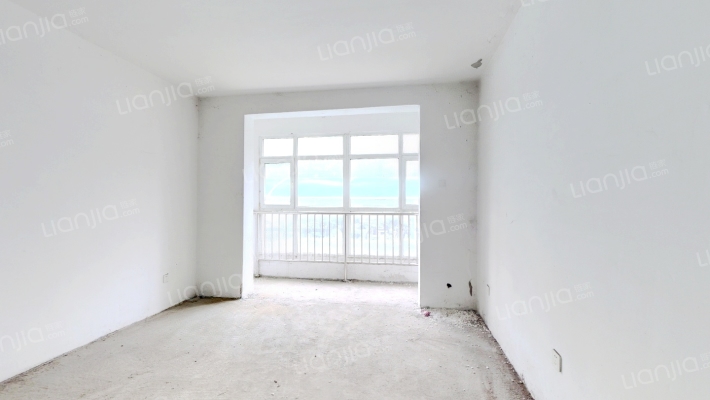 房子满五，无尾款，业主随时交易，毛坯装修随心-客厅