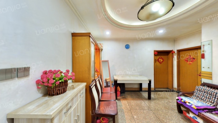 洪逸新村二手房实景图