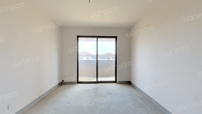 中赫玫瑰园二手房实景图