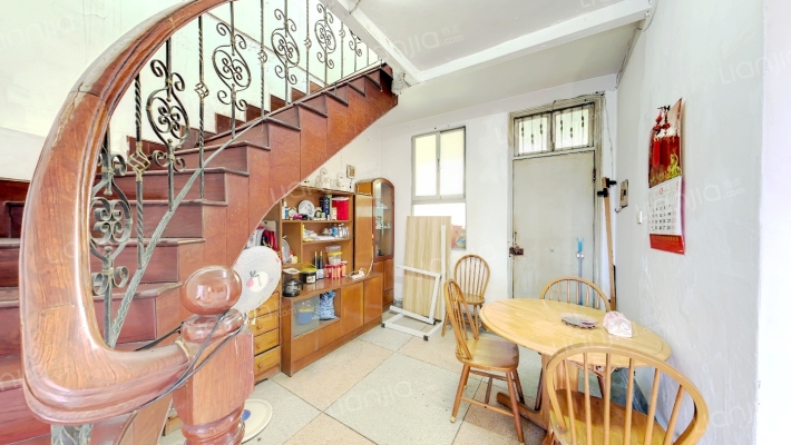 溪岸路二手房实景图