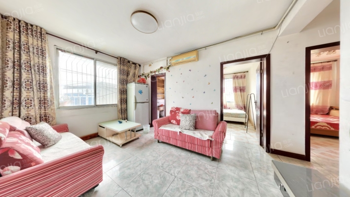 梨儿园小区BC栋二手房实景图