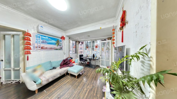 和燕路305号二手房实景图