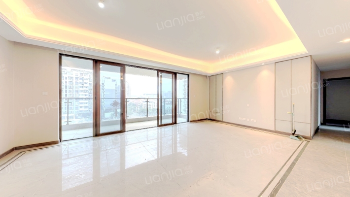 正黄翡翠堂二手房实景图