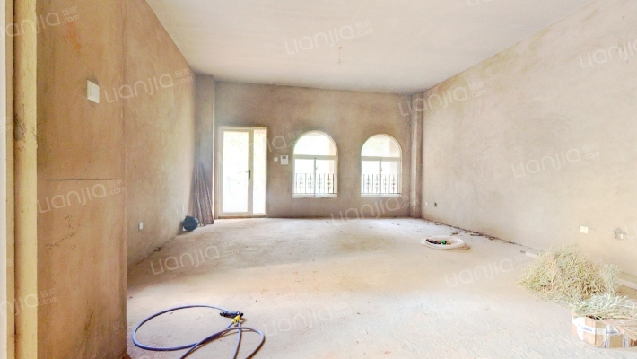 东鸣佳苑二手房实景图