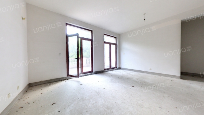 大华西郊别墅二手房实景图