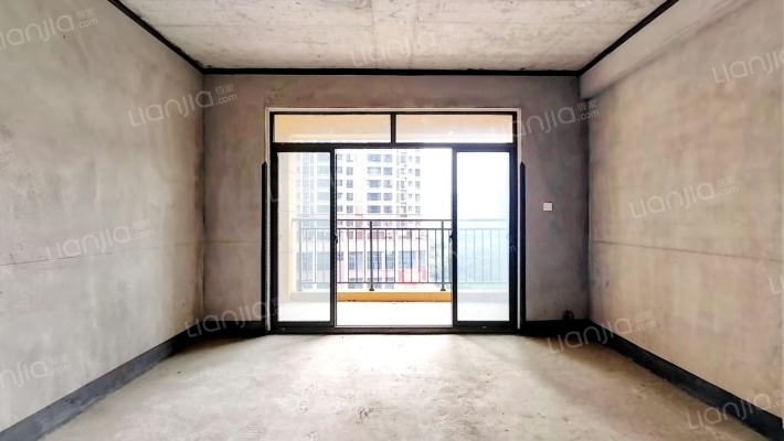 里约湖岸二手房实景图