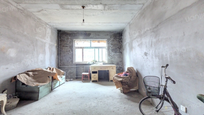 主城区东兴北街 板楼一层 大四居 集中供暖-客厅