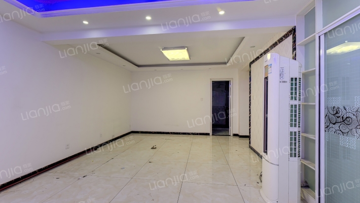 70年产权，低楼层上下方便，生活方便。-客厅