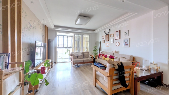 湾泾港小区二手房实景图