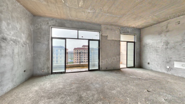 裕田奥莱小镇二手房实景图