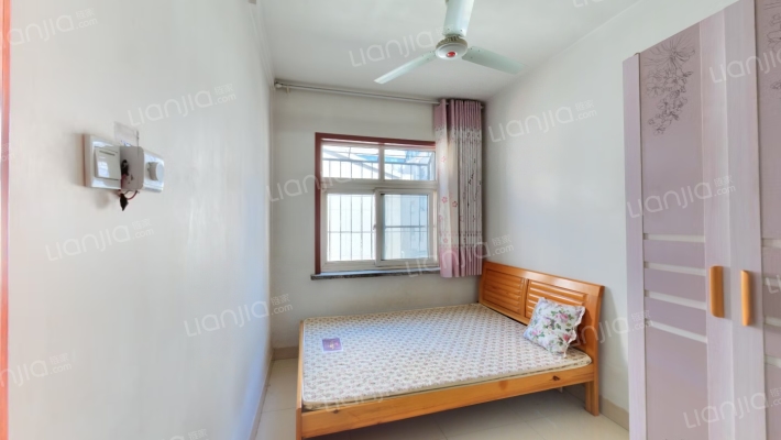 服装厂宿舍二手房实景图