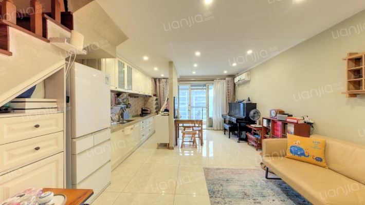 世欧上江城C区二手房实景图