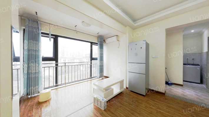 铂蓝江岸公馆二手房实景图