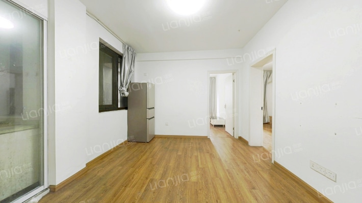 湖畔公寓二手房实景图