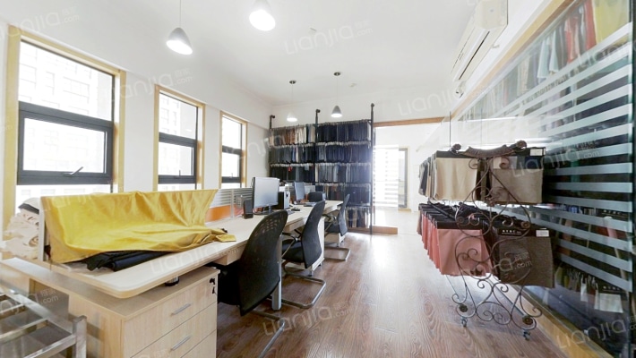 新世界柏丽轩二手房实景图