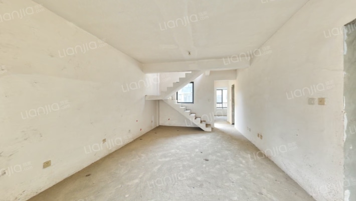 青霞山水卡伦德拉小镇二手房实景图