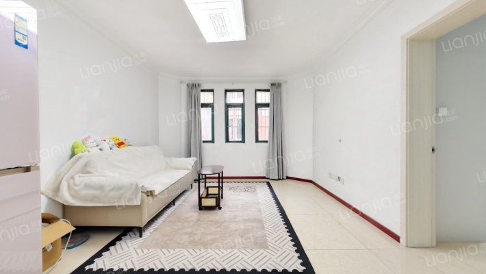 美陆佳园梅苑二手房实景图